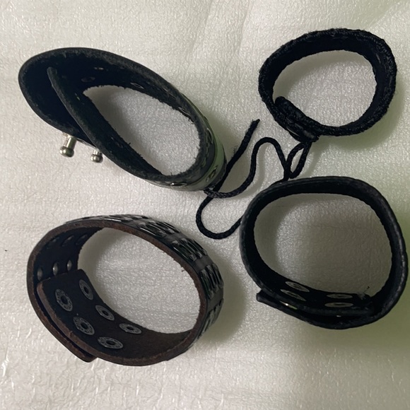 4 leather bracelets - Picture 7 of 10
